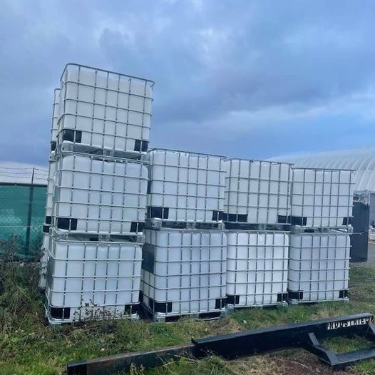 Bacs de 1,000 litres grade alimentaire très propre lavé a la steam Bacs de 1,000 litres grade alimentaire très propre lavé a la steam